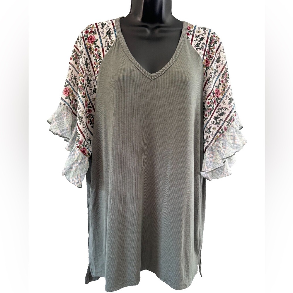 💚 3/$15 Beautiful Ribbed & Floral Blouse